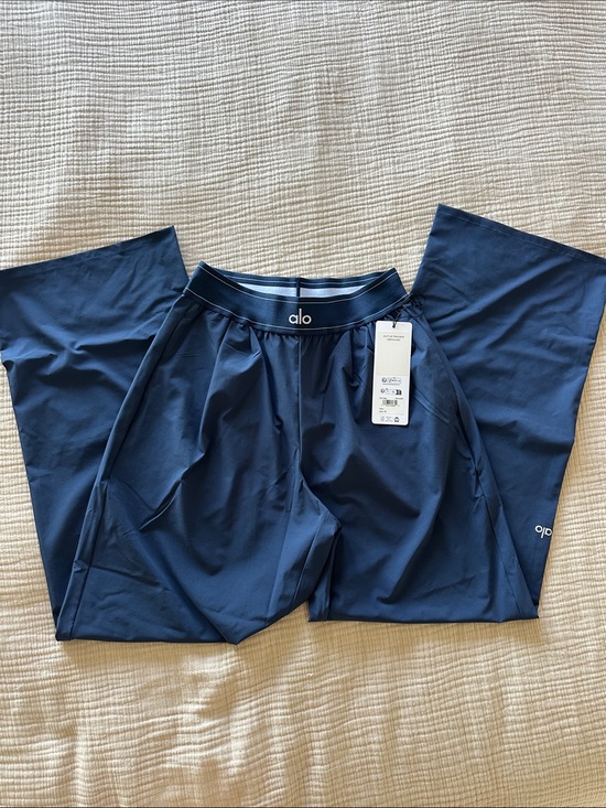 ALO Yoga Pants - BNWT Alo suit trouser